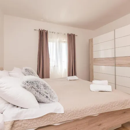 Holiday home Gorgeous In With Wifi Nadin