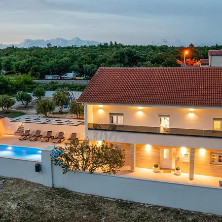 Holiday home Gorgeous In With Wifi Nadin