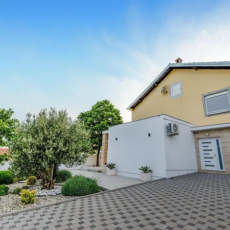 Gorgeous In With Wifi Holiday home