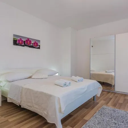 Gorgeous In With Wifi Nadin