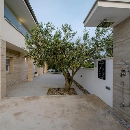 Gorgeous In With Wifi Nadin